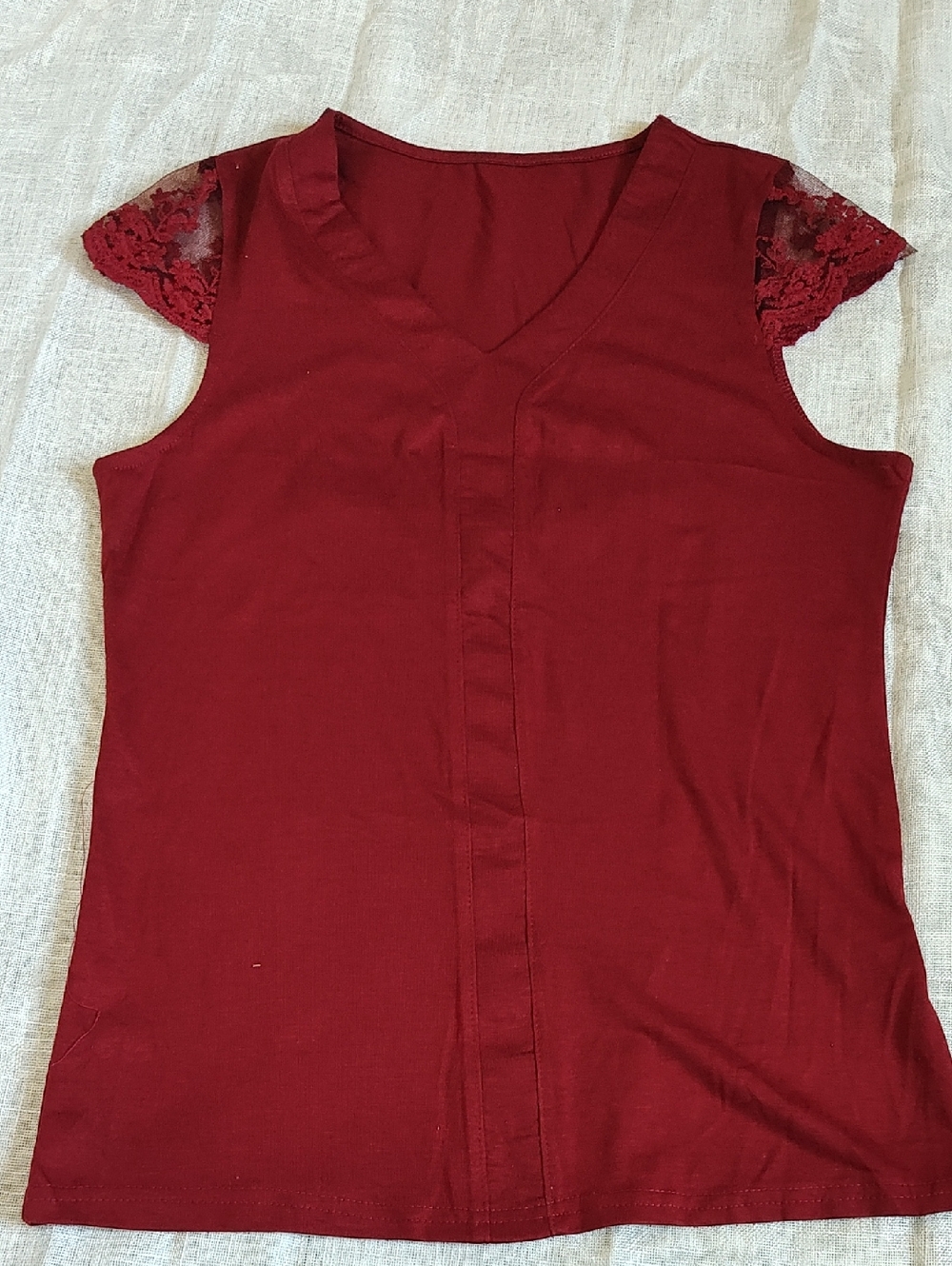 SHEIN Burgundy Lace Cap-Sleeve V-Neck Tank Top